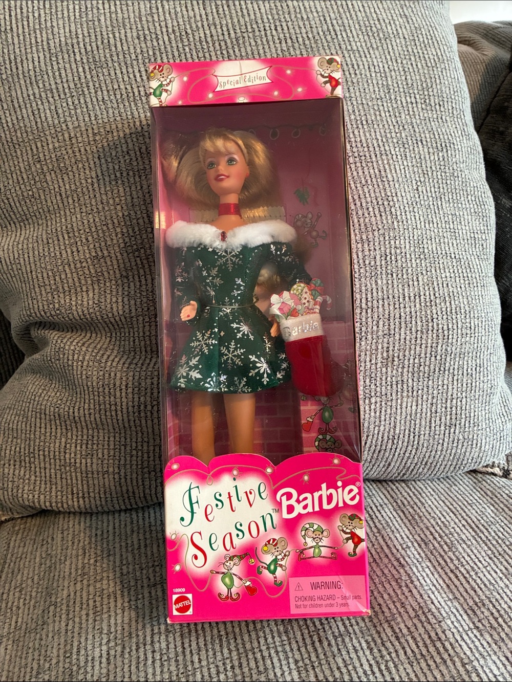 Barbie vintage 1997 Festive Season 18909 Christmas Holiday new in box stocking